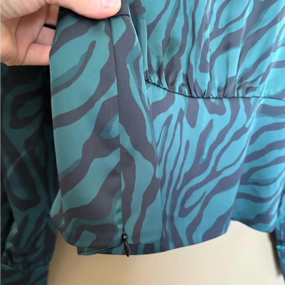 NWT J. Crew Green Black Zebra Print Satin V-Neck Button Front Blouse Size 8